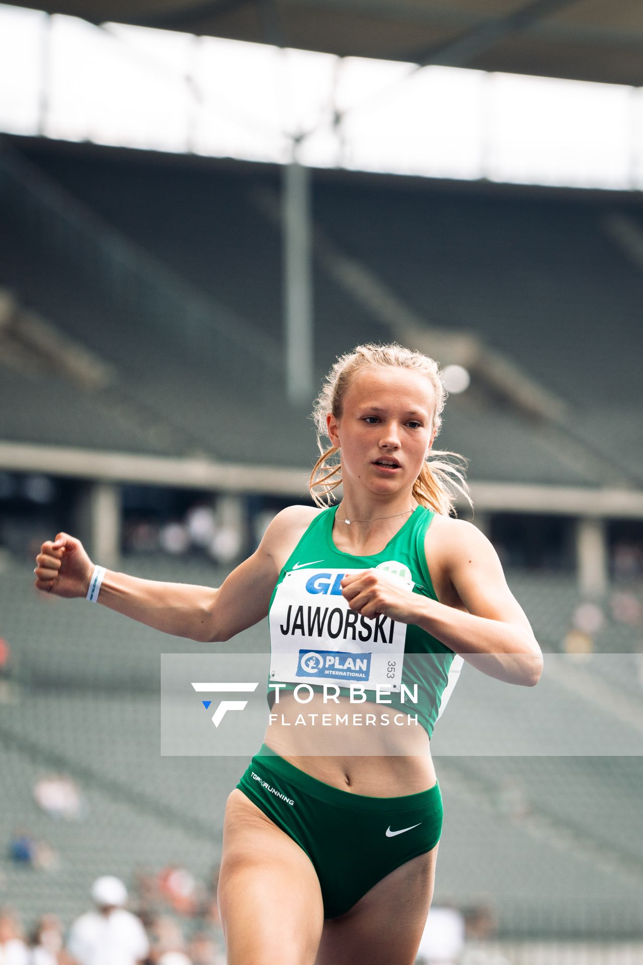 Nele Jaworski (VfL Wolfsburg) ueber 100m waehrend der deutschen Leichtathletik-Meisterschaften im Olympiastadion am 25.06.2022 in Berlin